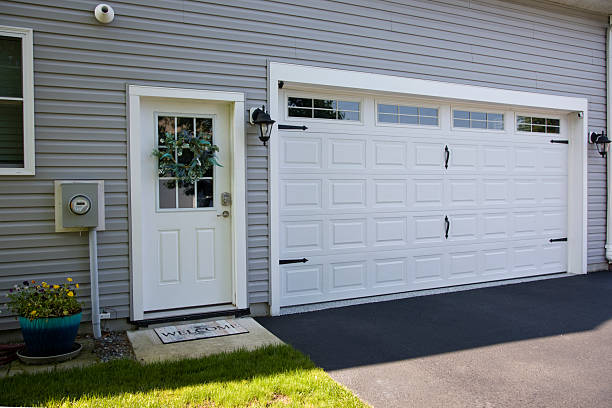 24/7 Emergency Garage Door Panel Replacement experts in Geneseo, IL